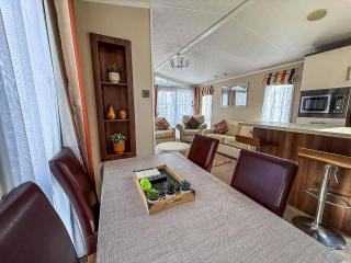 Lovely Caravan With Decking At Southview Holiday Park Ref 33059V - Skegness - 2