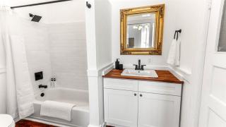 Romantic Victorian Retreat Near Forsyth Park - Savannah - 2