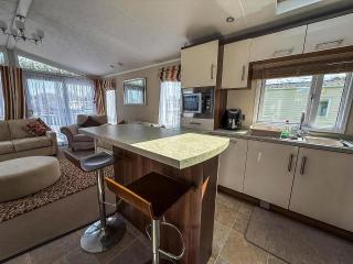 Lovely Caravan With Decking At Southview Holiday Park Ref 33059V - Skegness - 1