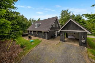 Large Holiday Home With Large Outdoor Wilderness Bath And Activity Room, Only 500 Meters From Stauning Harbor, - Skjern - 9