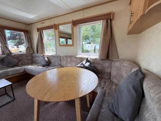 Spacious 8 Berth Caravan For Hire At Southview Holiday Park Ref 33002Tc - Skegness - 2