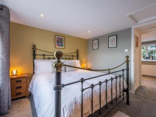 Riverside Cottage - 4