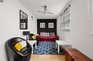 Modern London Mews 2BR Apartment in Central London near Paddington Station - Ultra-Fast Wi-Fi, Comfortable Living Space, Sleeps 5, Long-Stay Work & Family Deals - 0