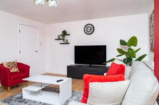 Spacious 5 Bedroom Detached Home, Free Parking, Sleeps 10, Near City Centre - Edinburgh - 8