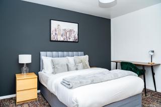 Spacious 5 Bedroom Detached Home, Free Parking, Sleeps 10, Near City Centre - Edinburgh - 7