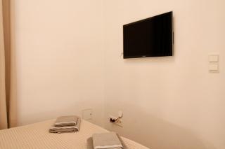 Bright & Chic Downtown Hideaway - 3