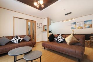 Spacious Family Home Sleeps 13 Near USJ & Osaka Station - 1