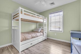 Game Room, Kayaks, Steps to the Ocean! - Ocean Gate - 9