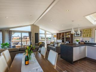 Buff Lake - Uk37725 - Ingoldmells - 2