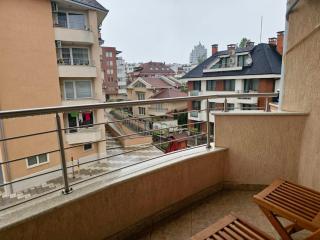 Bright and spacious apartment with panoramic views - Sofia - 9