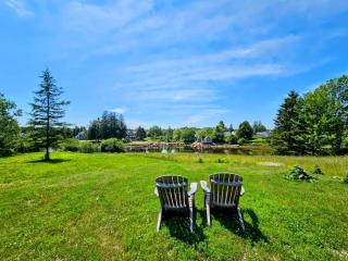 Waterfall Sea Cottage Family fire pit waterfront sleeps 4 - Gouldsboro - 8