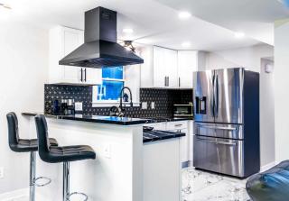 Gatsby Theme Near Downtown with Hot Tub & Game Room - Lake Geneva - 6