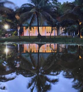 The Shenu Lake House - Private 4-Bedroom Pool Villa - Dandugama - 0