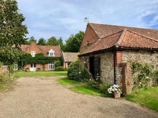 The Little House - Baconsthorpe - 1