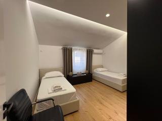 Dennys Apartments Villa at Komuna e Parisit - Tirana - 3