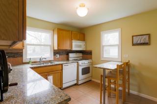 Your Cozy Lockwood Lodge Awaits Pet Friendly - Lake Geneva - 2