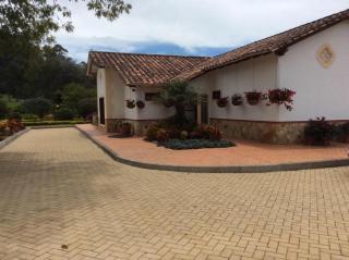 Espectacular villa en llanogrande - - 0
