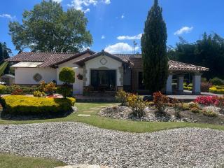 Espectacular villa en llanogrande - - 1