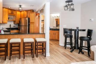Stay in Abbey Springs 2 BDR with Resort Amenities - Lake Geneva - 2