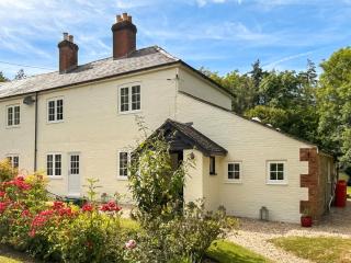 Pigeon Coo Farmhouse - Shalfleet - 0