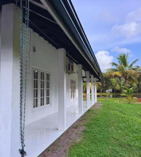The Shenu Lake House - Private 4-Bedroom Pool Villa - Dandugama - 7