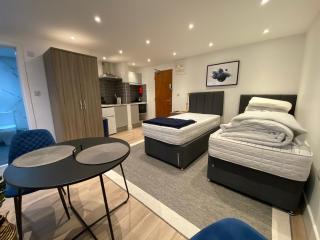Canal Walk Studio Apartments - Southampton - 0