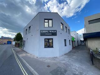 Canal Walk Studio Apartments - Southampton - 4