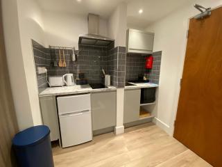 Canal Walk Studio Apartments - Southampton - 3