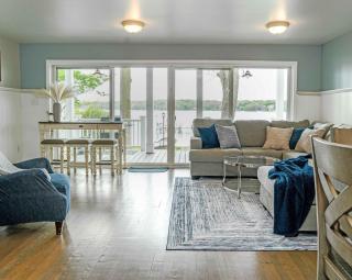 Lakefront Private Dock Pet Friendly Fire Pit - Delavan - 1