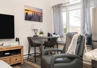 The Hideaway at Hayloft Lodge - Chic & Unique Stay - Lake Geneva - 7