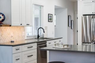 Chic 3 BDR Williams Bay Retreat with Fire pit for 8 - Lake Geneva - 2