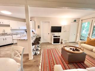 Windmill Cottage at Abbey Springs Near Lake & Shops - Lake Geneva - 7