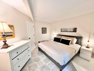 Windmill Cottage at Abbey Springs Near Lake & Shops - Lake Geneva - 6
