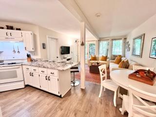 Windmill Cottage at Abbey Springs Near Lake & Shops - Lake Geneva - 3