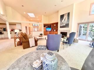 Spacious 4 BDR Home in Desirable Abbey Springs - Lake Geneva - 0