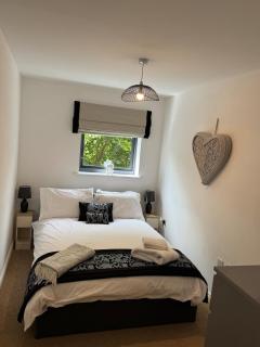Uxbridge-Modern 2 bed Apt with Lift & Parking - Uxbridge - 4