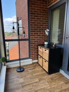 Uxbridge-Modern 2 bed Apt with Lift & Parking - Uxbridge - 1