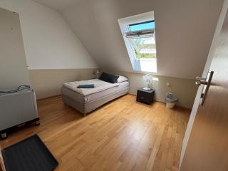 Einzelzimmer-Bad, Kühlschrank-TV-15 - 7