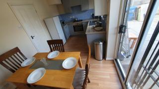 Beautiful 3 bedroom House Manchester - - 5