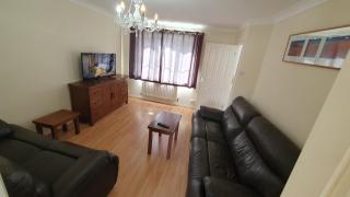 Beautiful 3 bedroom House Manchester - - 4