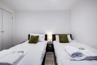 Sleek 3 Bedroom 6 Beds 2 Bath Home - Colchester - 9