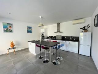 Cozy house, sleeps 6, pool - 1