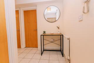 Chic 3 Bed Flat on Harbour Way - Folkestone - 4