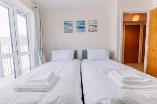 Chic 3 Bed Flat on Harbour Way - Folkestone - 6