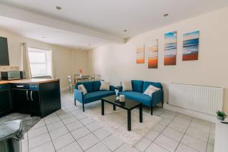 Chic 3 Bed Flat on Harbour Way - Folkestone - 0