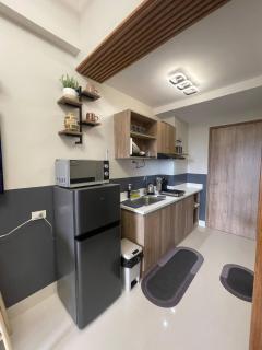 Bright and Stylish Condo with Pool View and Balcony - - 8