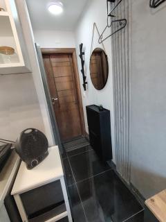 Compact Apartments for Solo Travelers - 9