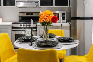Charming 1BDR Apartment on Bishop St- MTL - Montréal - 9