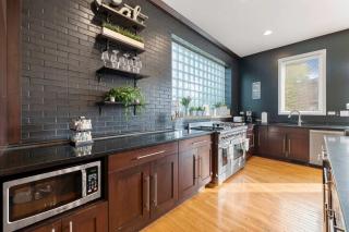 Spacious Luxury Retreat 8 Bed Oasis with 6 Baths - 5