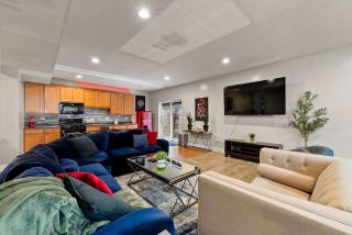 Spacious Luxury Retreat 8 Bed Oasis with 6 Baths - Chicago - 6
